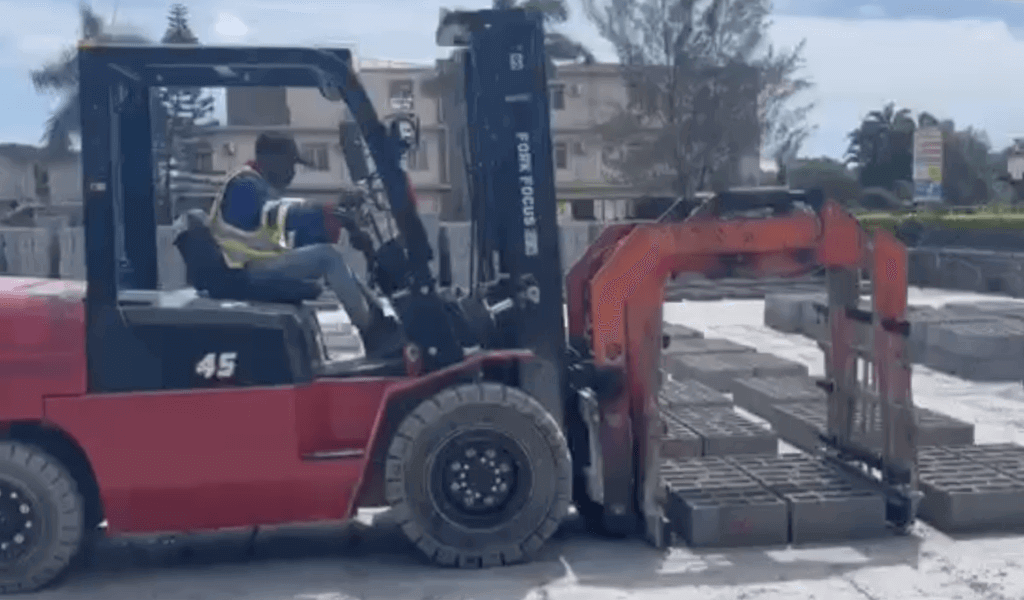 block clamp on forkfocus forklift