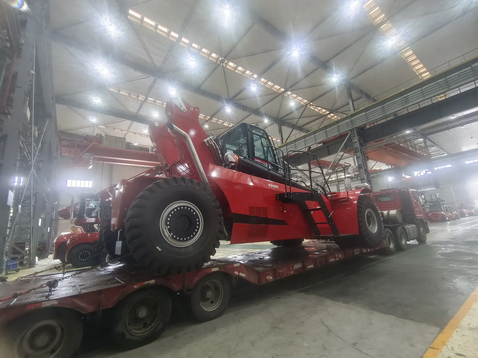 45 tonne reach stacker chassis prepared for export loading