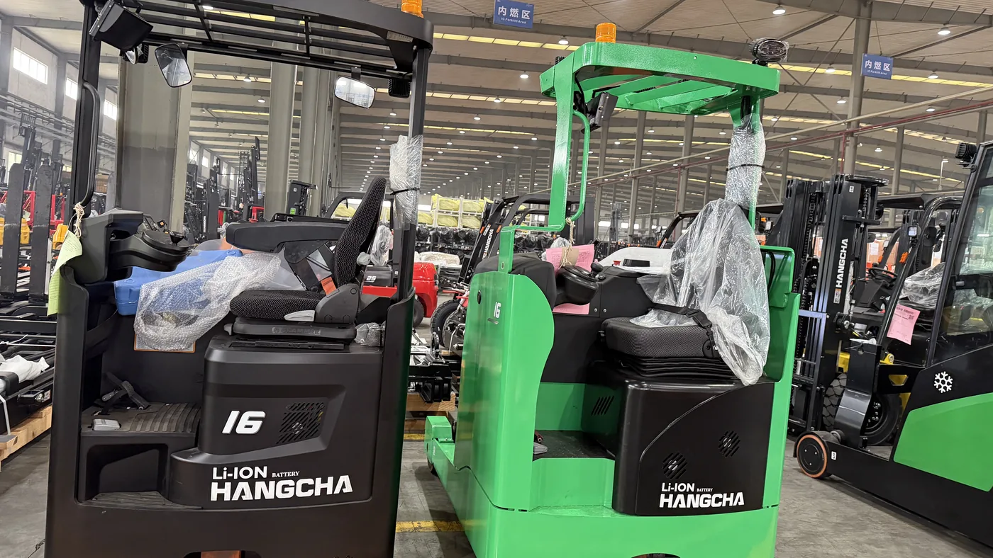 Hangcha A Series premium 1.2 to 2.0 tonne reach truck in high racking
