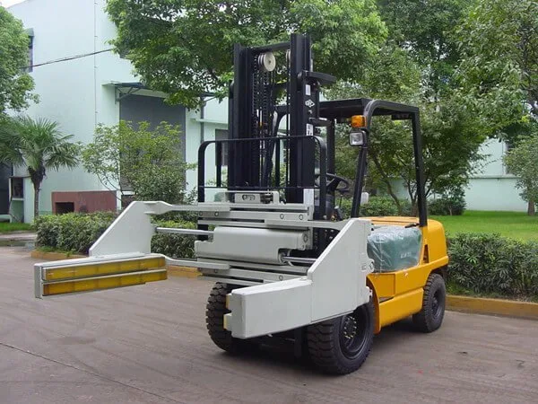 Complete forklift, mast and mounted block clamp with side-contact arms visible
