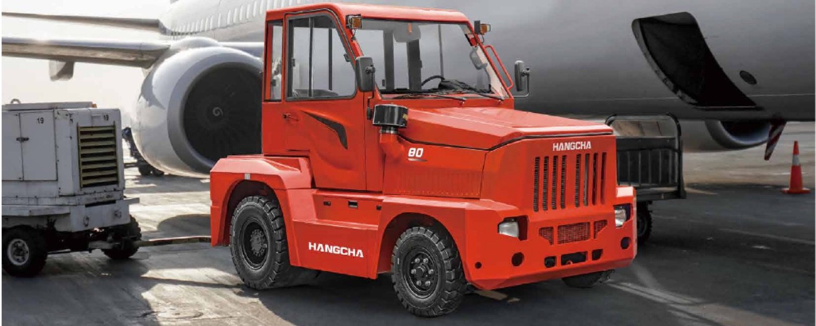 Hangcha X Series IC tow tractor for airport and outdoor routes