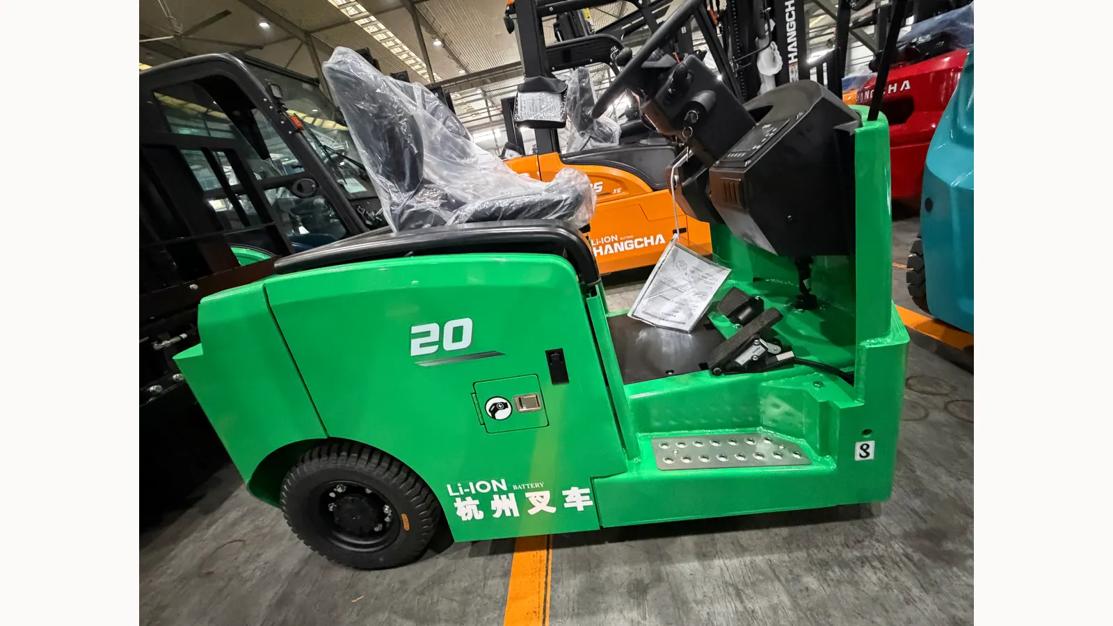 Hangcha 2.0 tonne lithium electric tow tractor