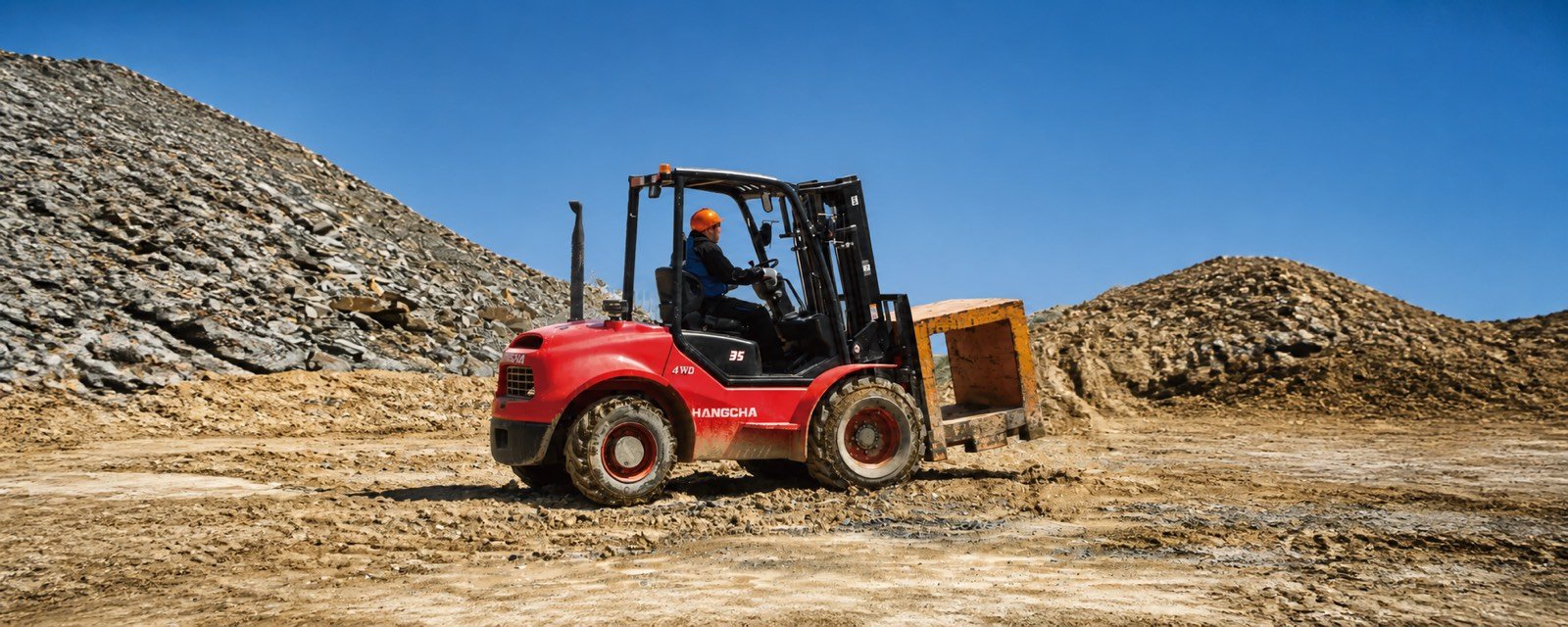Hangcha 4WD rough-terrain forklift working on uneven ground