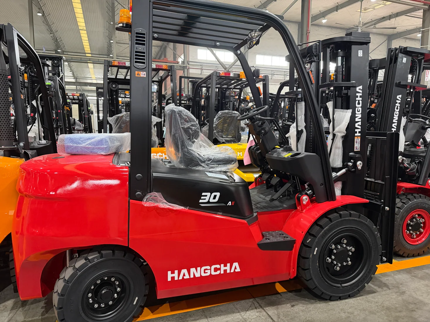 Real Hangcha counterbalance forklift in the factory