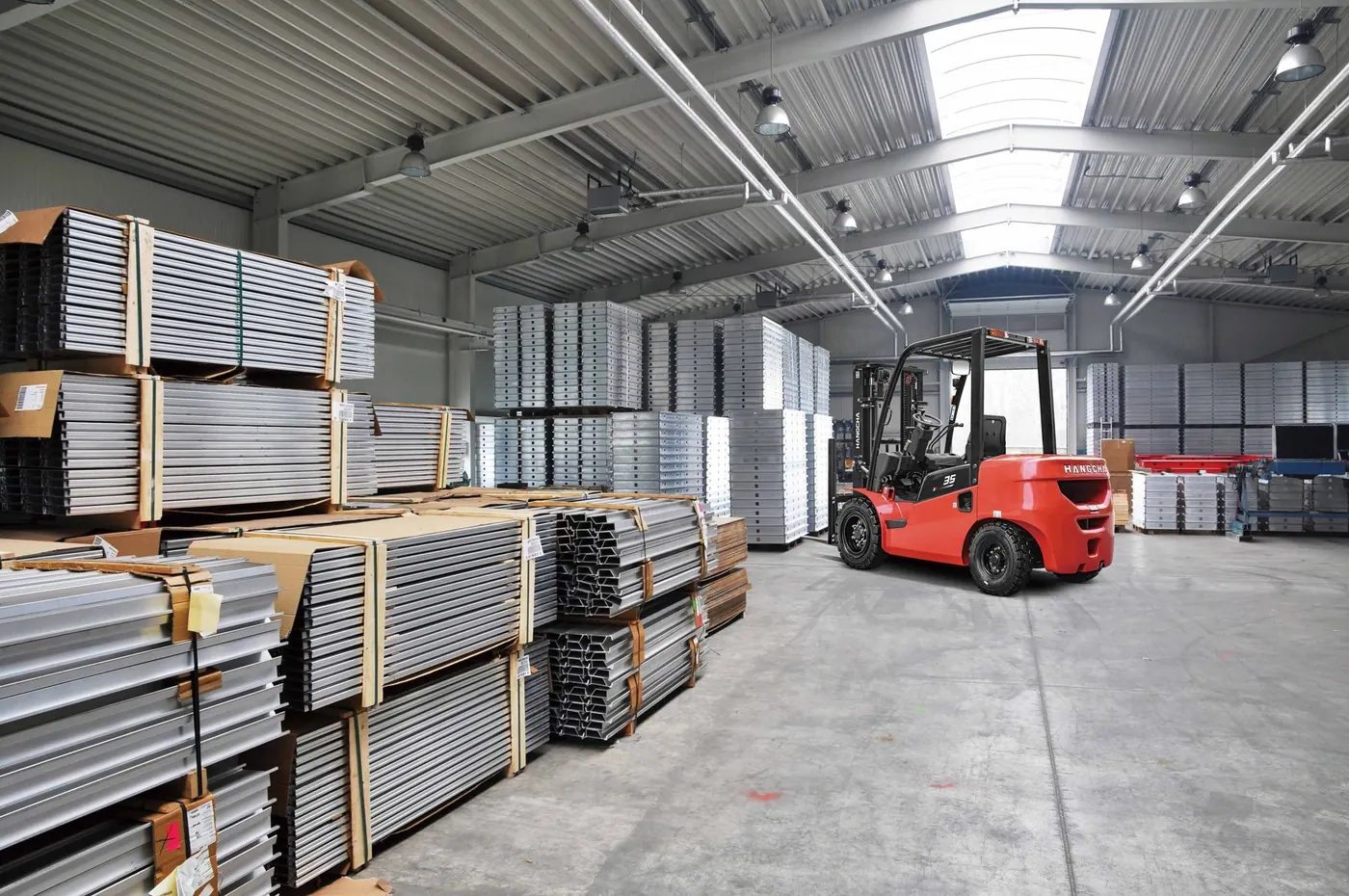 A2 Series 1.5–3.8 t IC forklifts working and configuration view