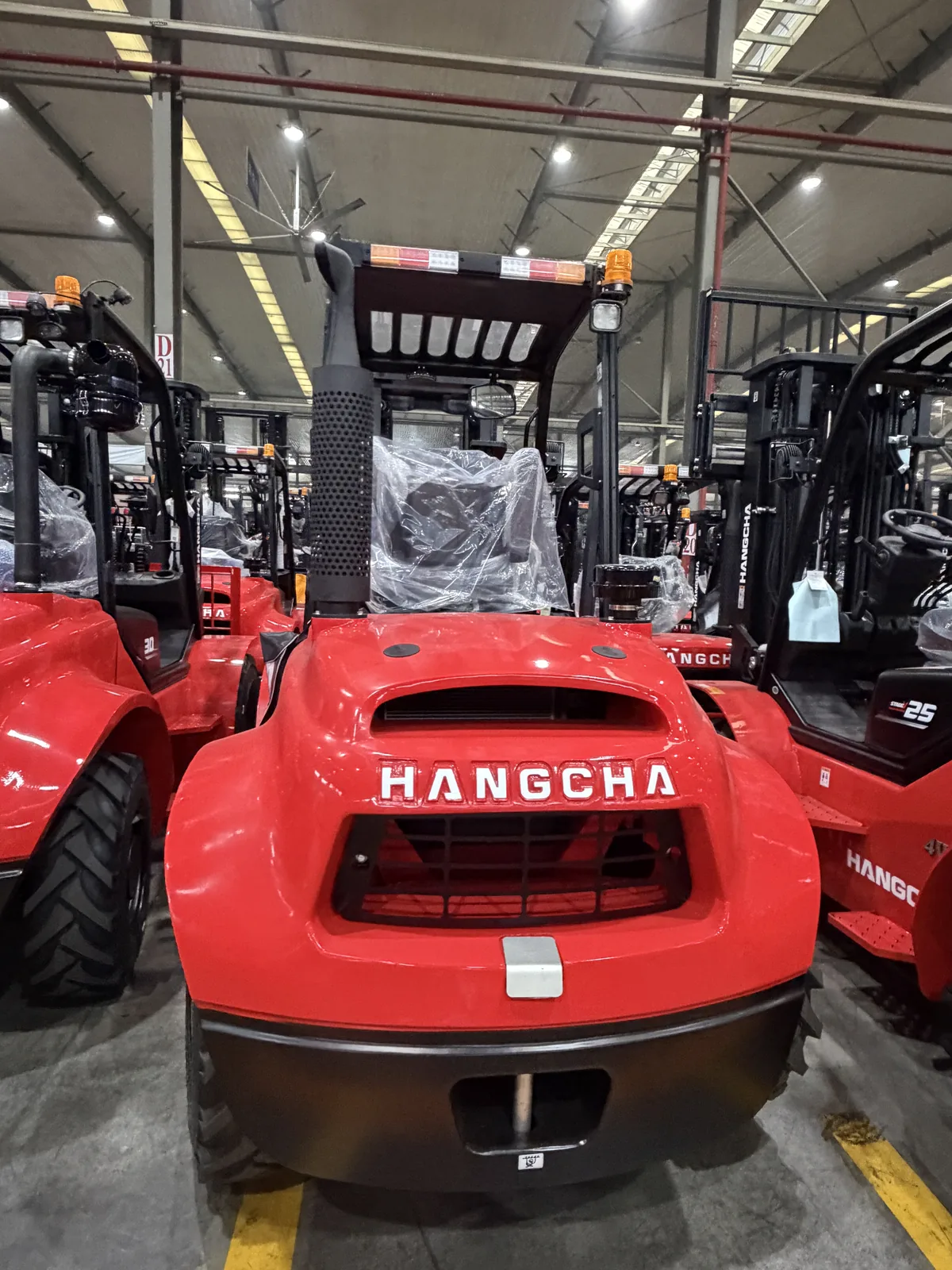 Complete Hangcha rough-terrain forklift in an outdoor yard