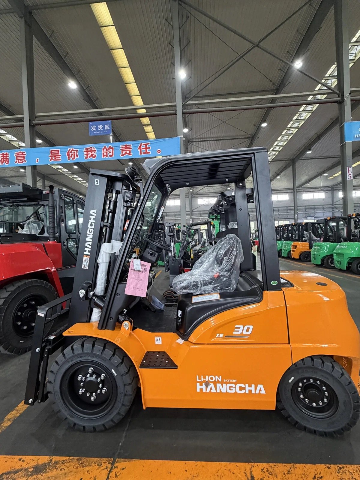 XE Series outdoor lithium-ion forklift