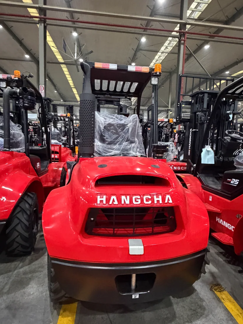 Complete rough-terrain forklift context.