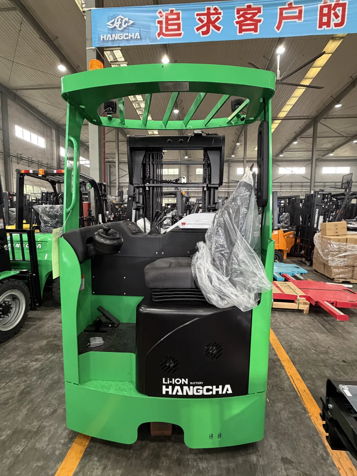 Hangcha sit-on reach truck in a warehouse