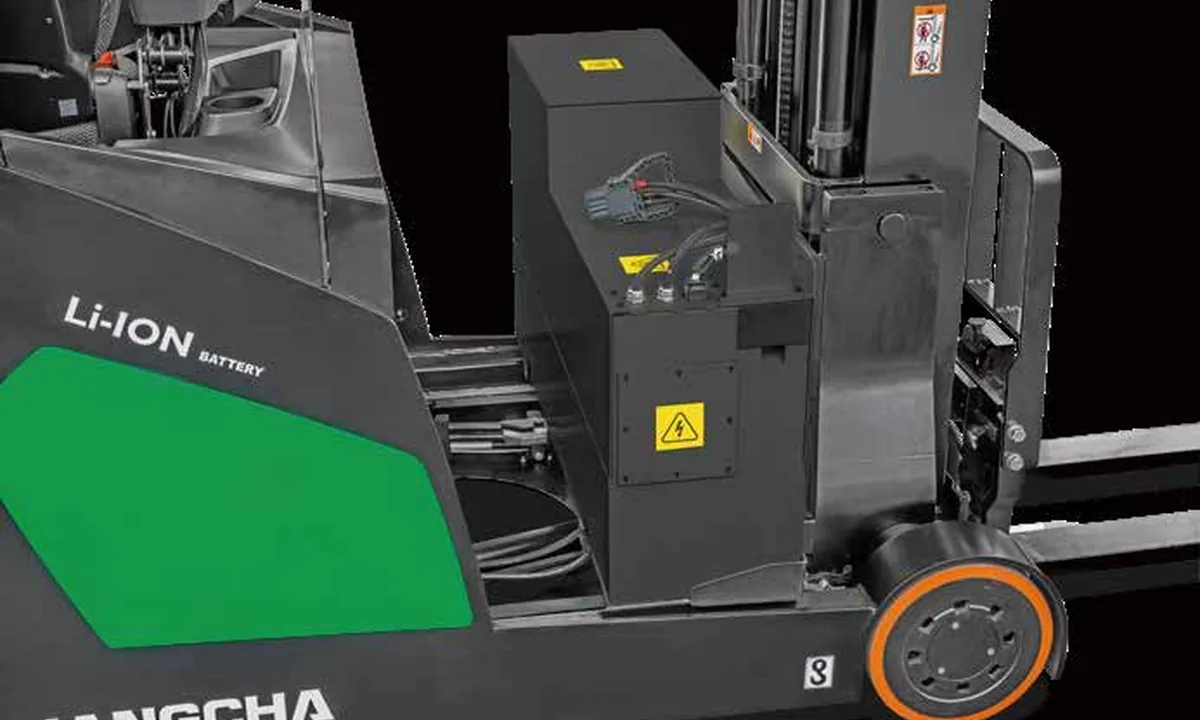 XC reach truck lithium battery and maintenance access