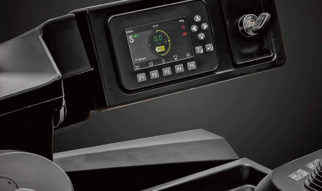 XC lithium reach truck colour display and operator information
