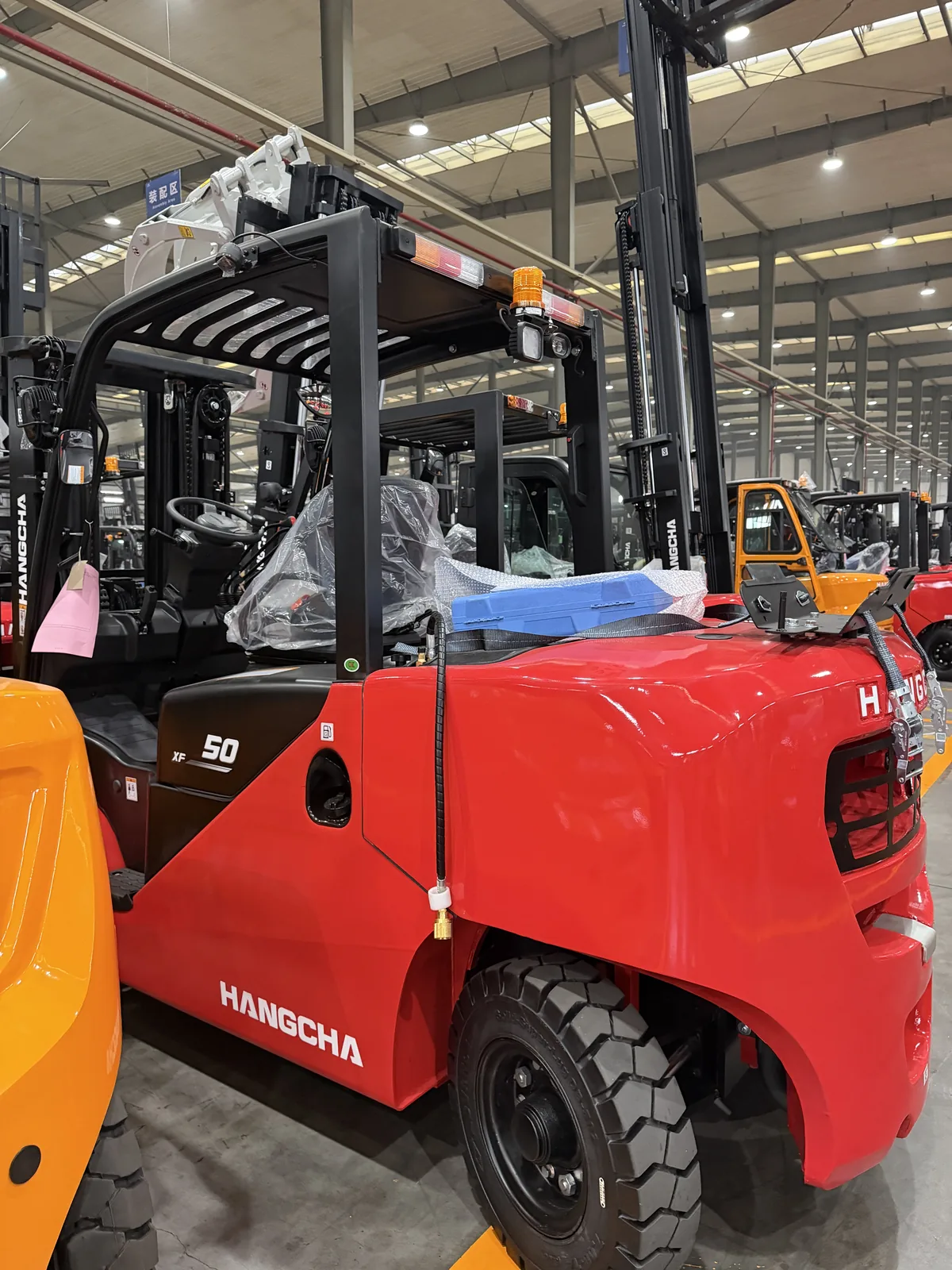 Hangcha XF 50 five-tonne LPG forklift in the factory inspection area