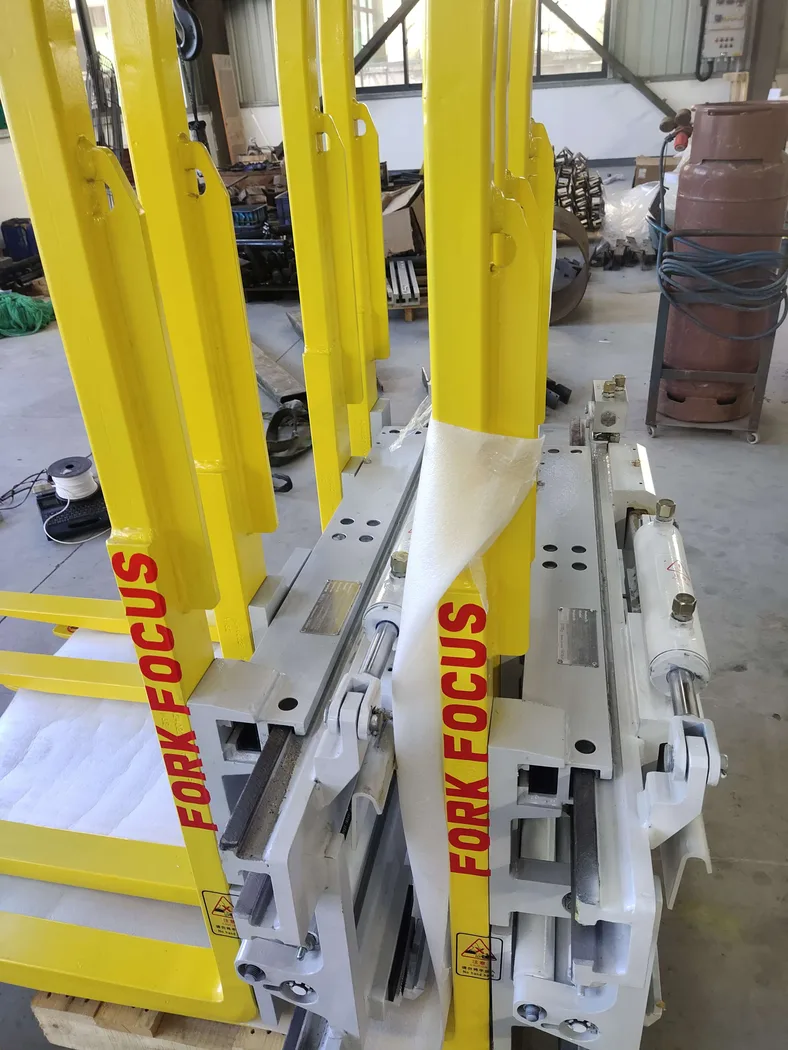 ForkFocus multiple-pallet handler fork assemblies and hydraulic cylinders