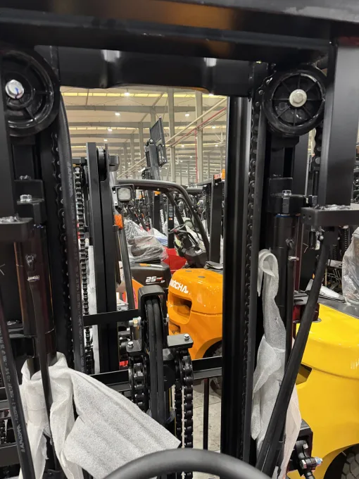 Hangcha X Series IC forklift mast and hydraulic routing