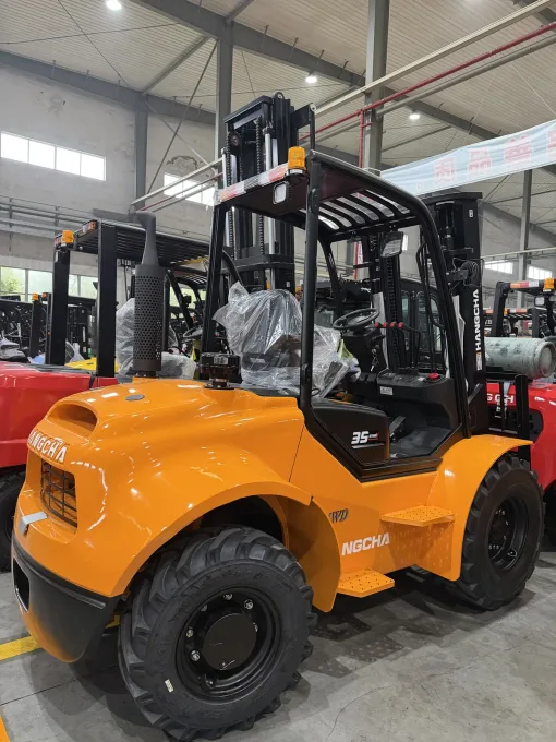 ForkFocus 4WD rough-terrain forklift for soft and uneven ground
