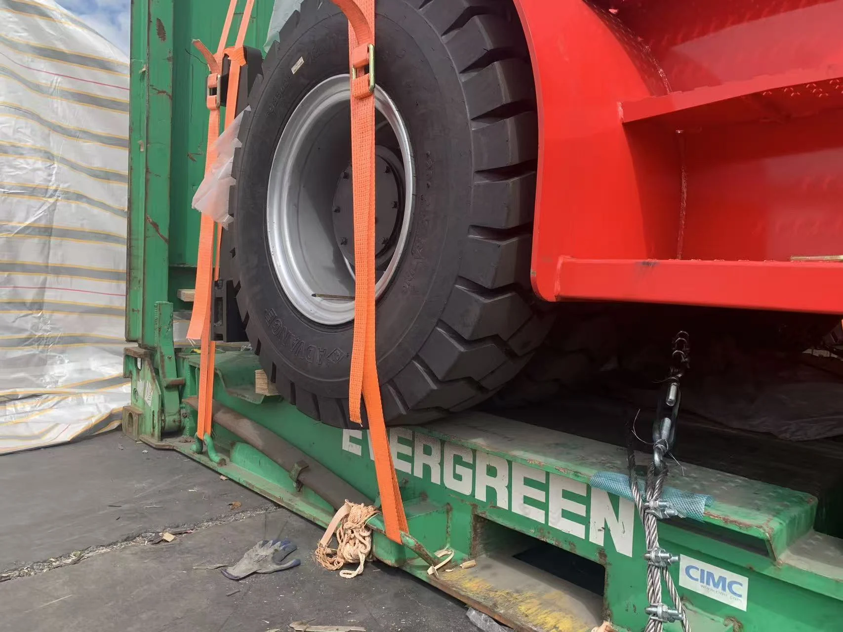 Wheel blocking and lashing details on a flat-rack shipment