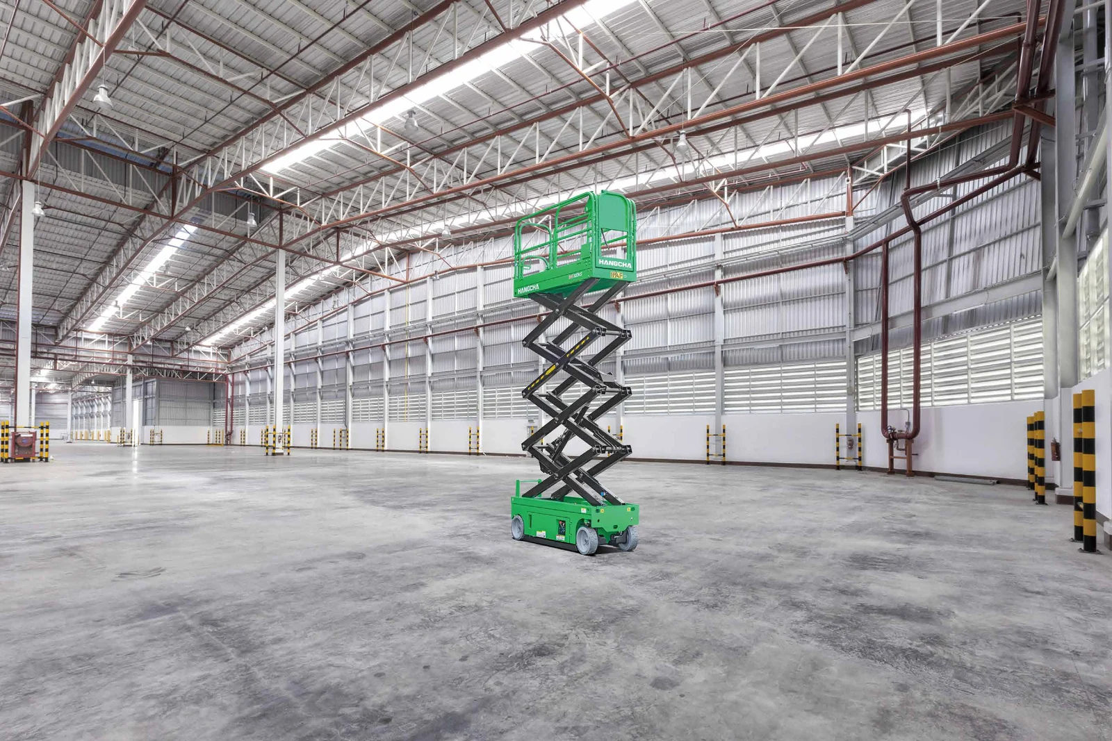 Hangcha XEN electric scissor lift working inside an industrial building
